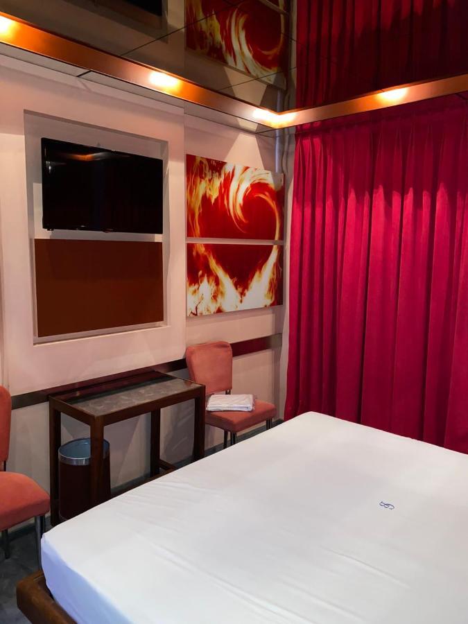 The Crystal Blue Xaidari Hotel Skaramangás Екстериор снимка